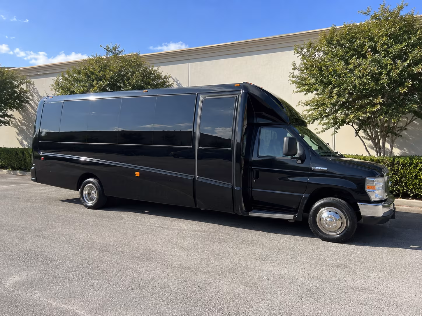 Hamden Winery Tour & Pub Crawl Transportation