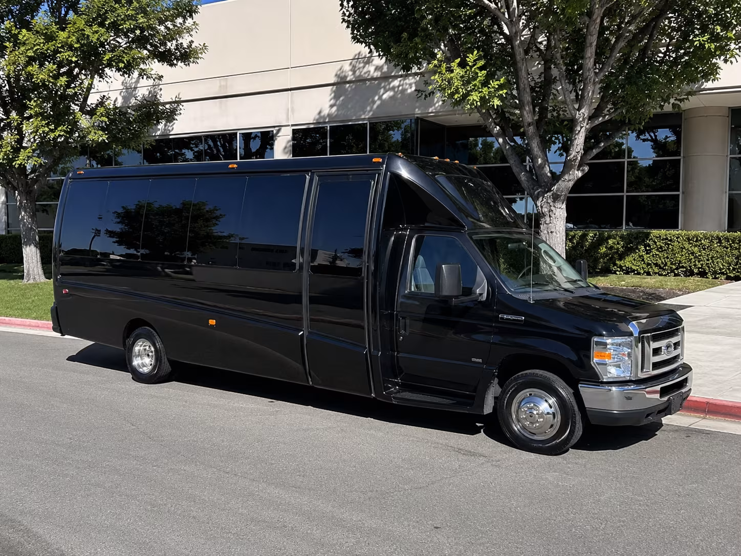 Hartford Winery Tour & Pub Crawl Transportation